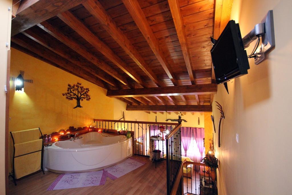 Lancharejo Casa Rural Luna Rosa מראה חיצוני תמונה